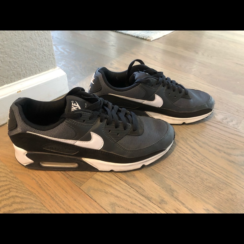 Nike Air Max 90 - Men's
SKU: N8490002 Size: 11.0